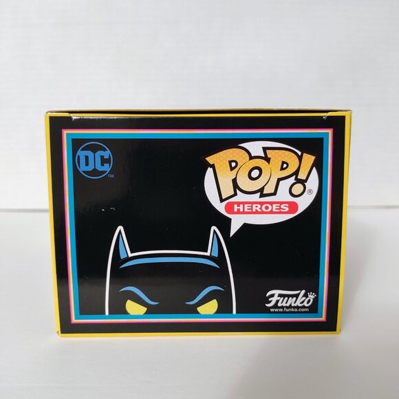 Funko Pop - Black Light Glow Batman (Hot Topic Exclusive) - #369 - Picture 5 of 7
